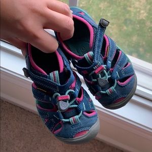 Keen kids water shoes little kids size 9